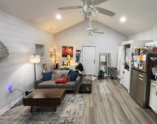 Building Photo - PRE-LEASING FOR JULY 9 2026!