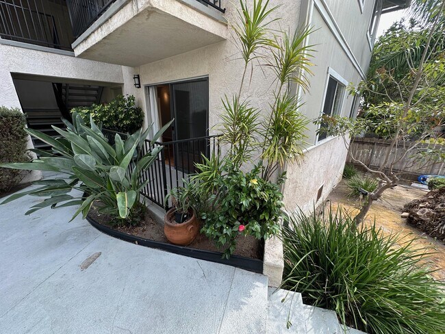 Building Photo - 2002 Missouri St