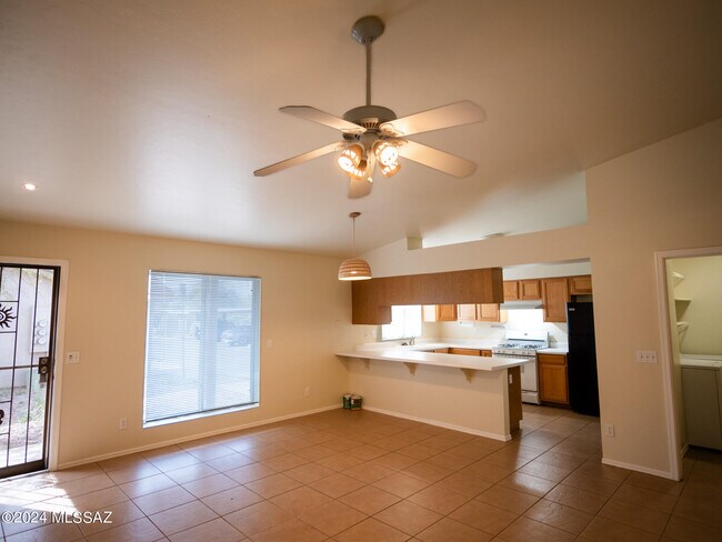 Foto del edificio - 3640 N Mountain Ave