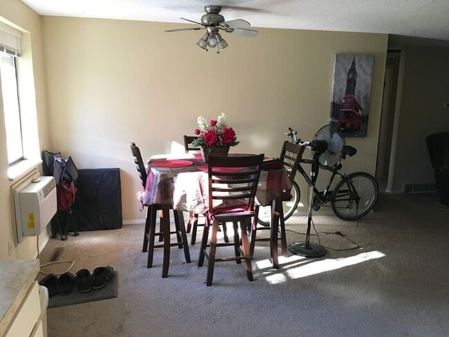 Building Photo - Lovely 2 Bedroom/1 Bath Duplex with Attached 1 Car Garage on Cul-de-sac in Loveland, CO