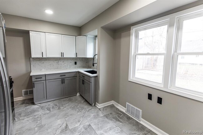 Building Photo - 1513 Mulberry Ln