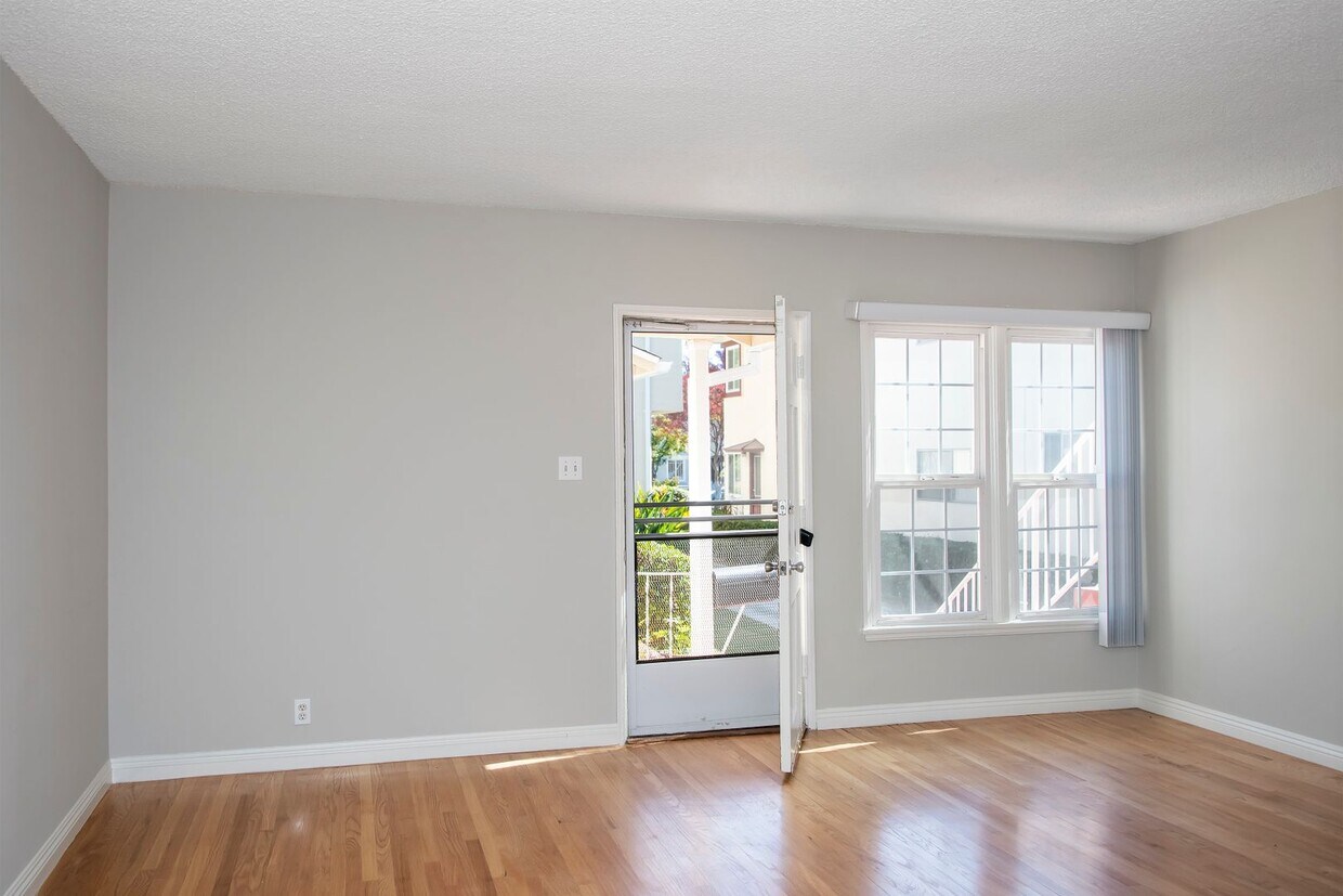 Primary Photo - 1156 Huntington Dr