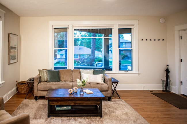 Building Photo - 1111 W 12th Ave