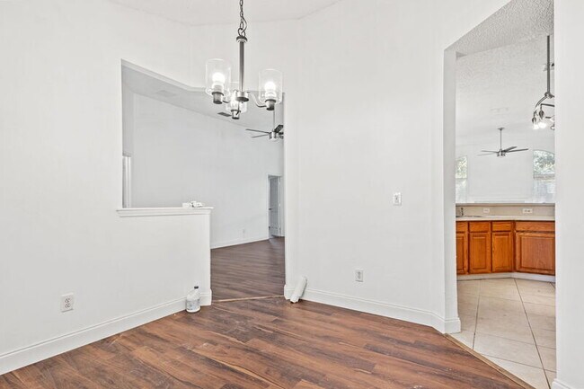 Building Photo - 2429 Cedar Trace Dr W