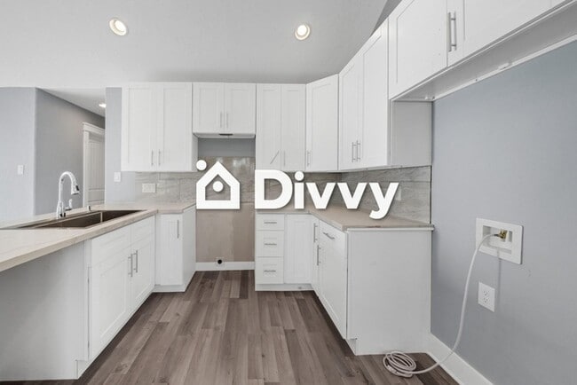 Building Photo - 14114 Dartwood Dr