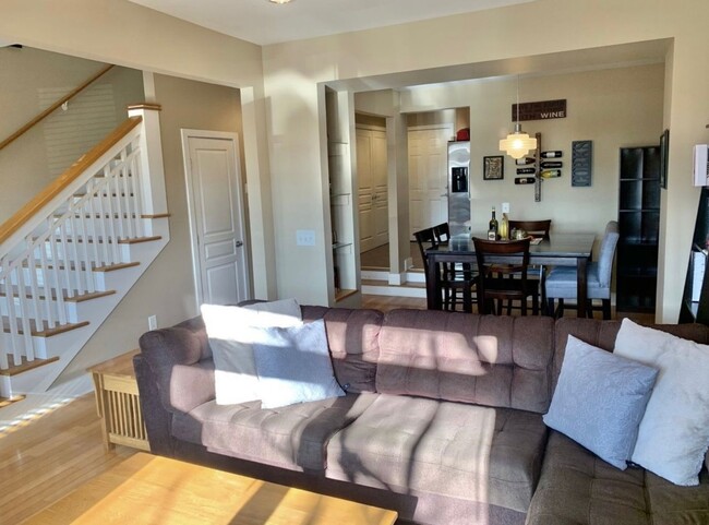 Foto del edificio - 2 BEDROOM 2.5 BATH TOWNHOME WITH DOWNTOWN ...