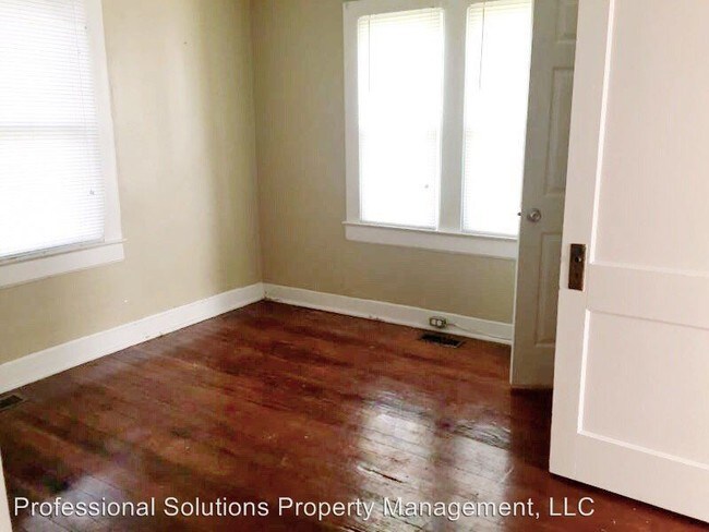 Building Photo - 2 br, 1 bath House - 610 College St.