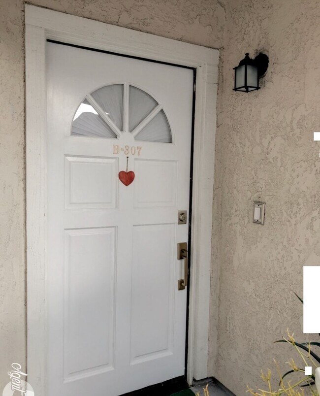 Foto del edificio - Rare 3 bed 2 bath Townhome available now.