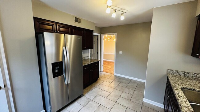 Foto del edificio - 2948a Candlelight Way