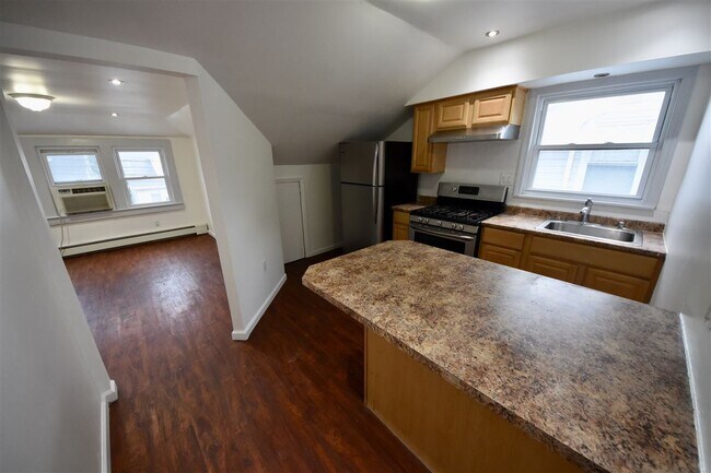 Building Photo - 817 1st St
