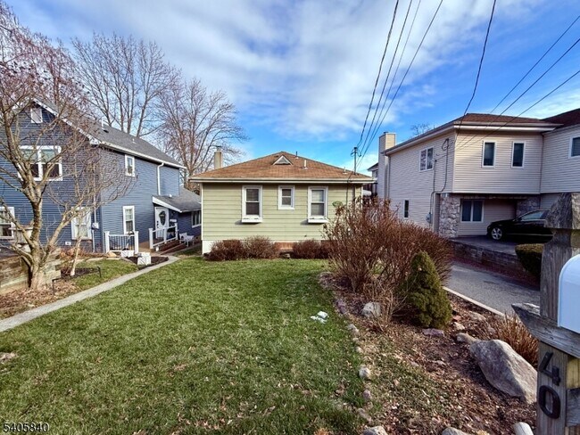 Building Photo - 40 W Shore Rd