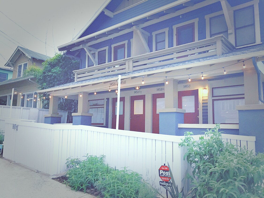 Foto principal - A Charming 2 Bed / 1 Bath with Bonus Space in Prime Echo Park Location