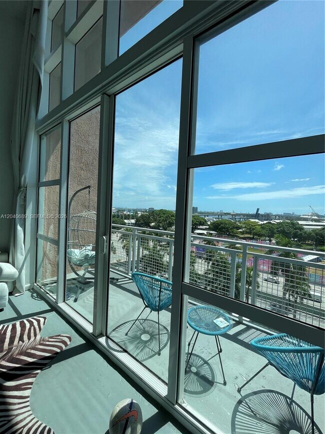 Foto del edificio - 253 NE 2nd St