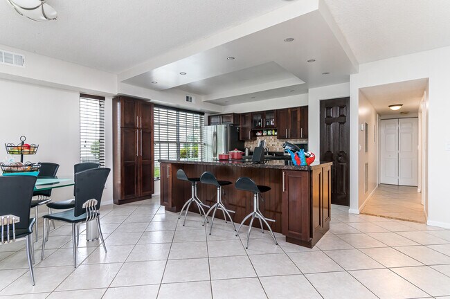Building Photo - 6237  Old Court Road  104 Boca Raton Fl 33433