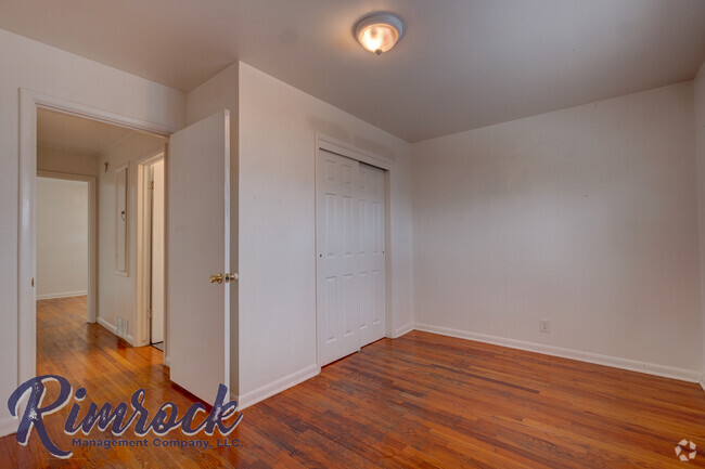 Building Photo - 1810 Hyview Dr.