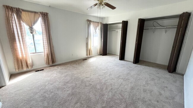 Foto del edificio - 825 W Arapahoe Ave