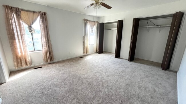 Building Photo - 825 W Arapahoe Ave