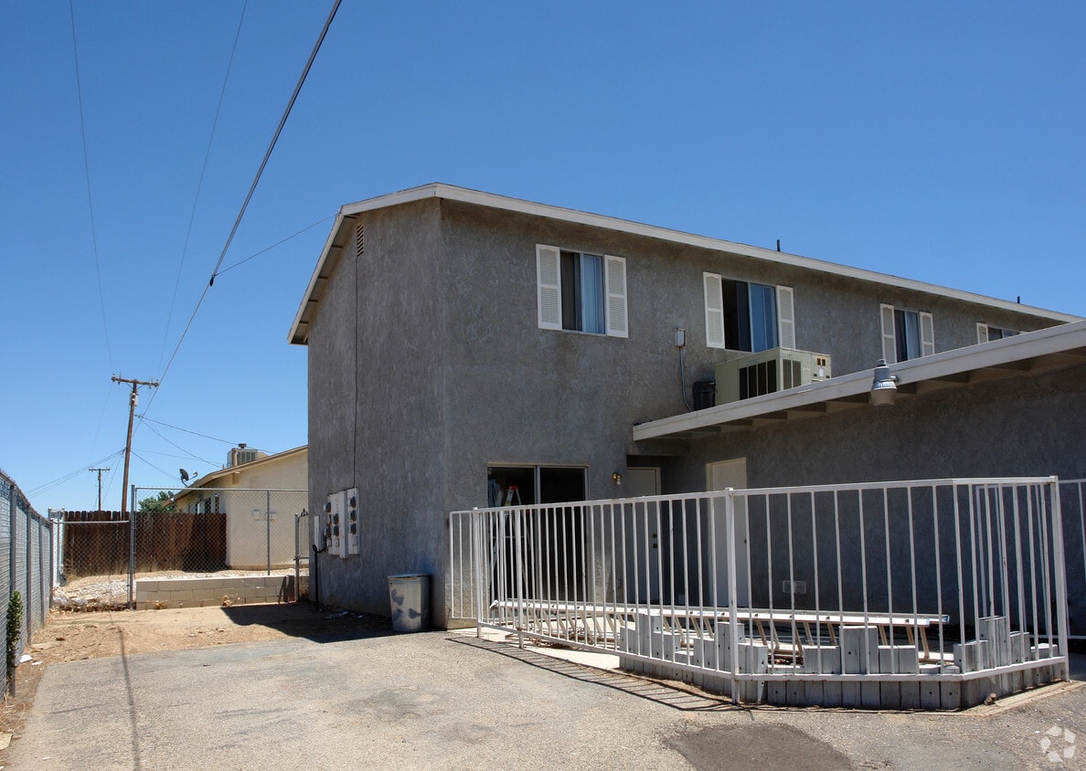 Building Photo - 15744 Bear Valley Rd