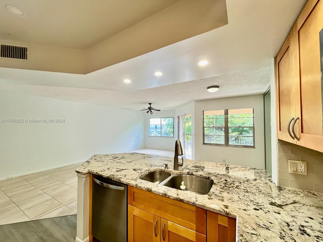 Foto principal - 12600 SW 5th Ct