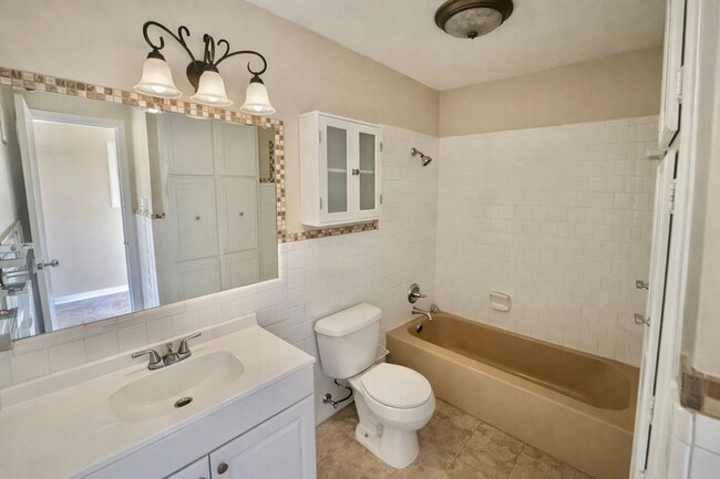 Building Photo - AVAILABLE NOW!