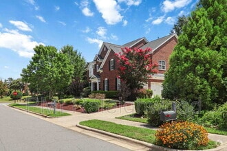 Building Photo - 203 Braebrook Way
