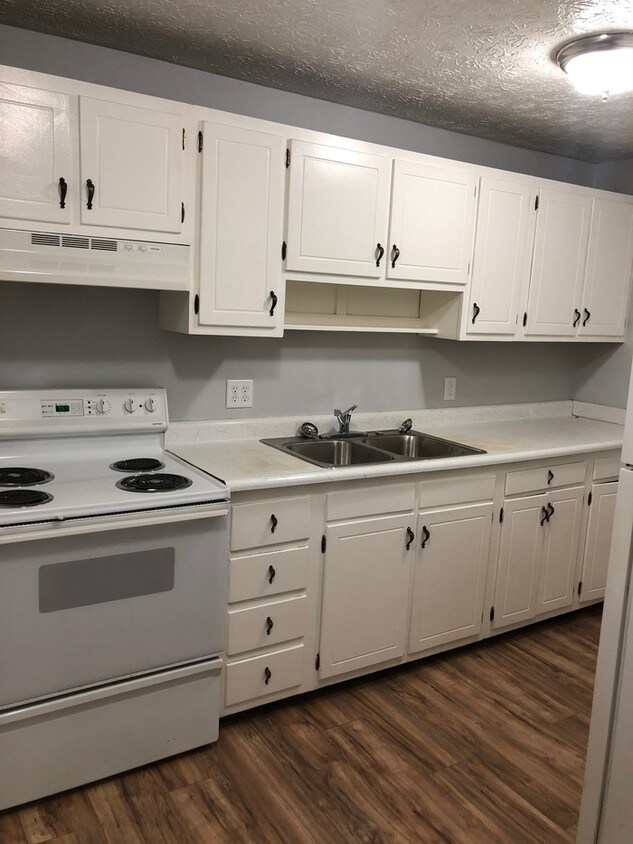 Foto principal - 1111 N Elm St