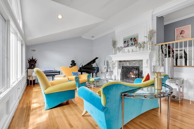 Foto del edificio - 16 Bingham Hill Cir