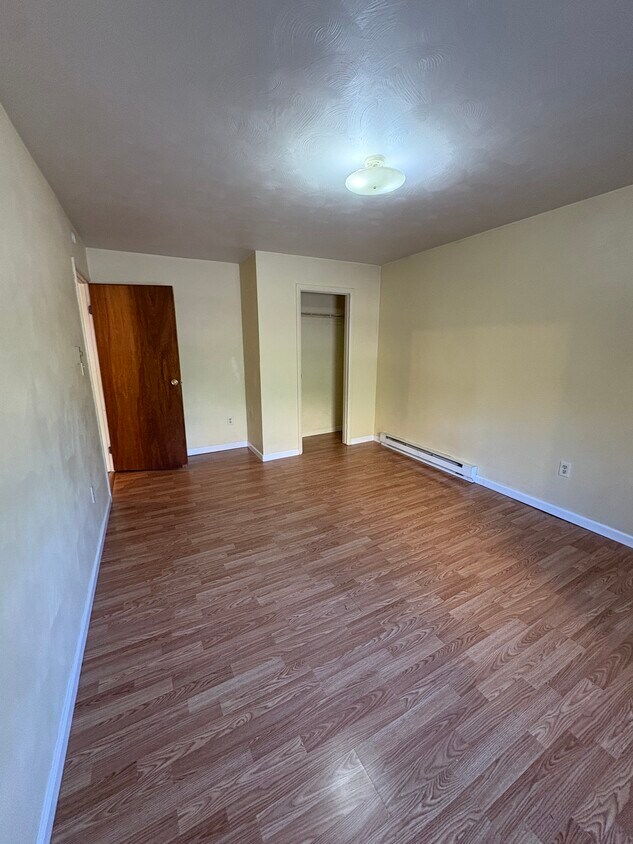 Building Photo - 166 E Main St