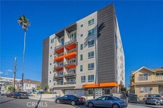 Building Photo - 900 S Kenmore Ave