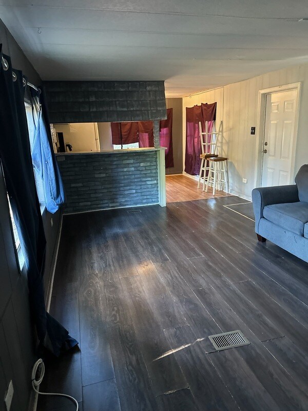 Foto del edificio - 125 Emily St