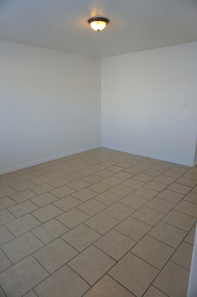 Foto del edificio - 210 San Clemente Ave NW
