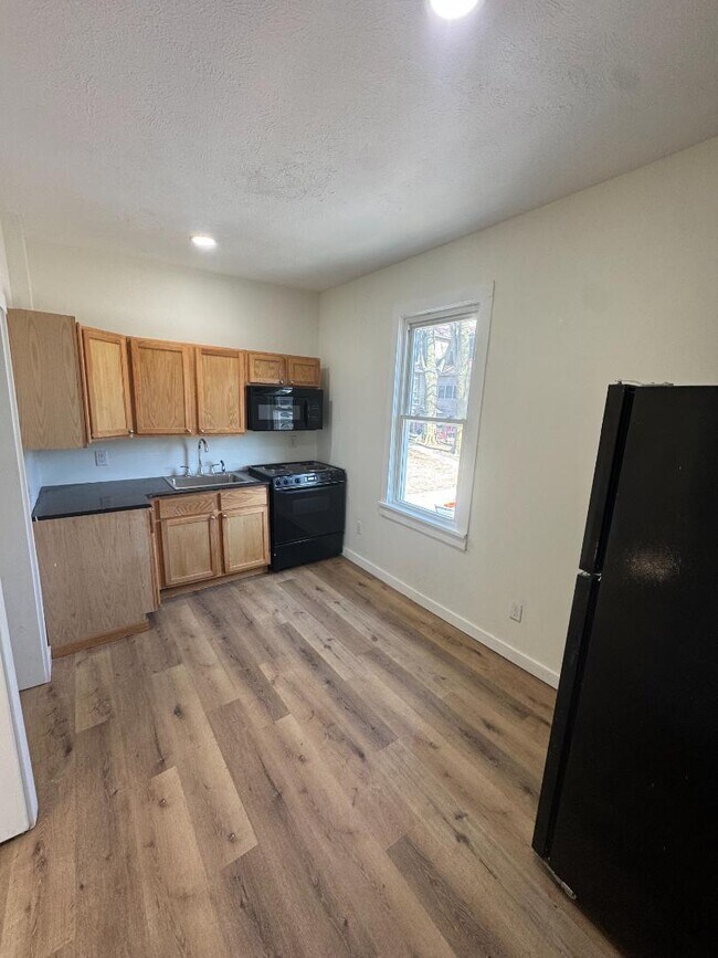 Foto del edificio - 707 N Prairie St