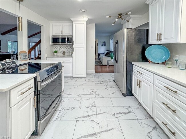 Building Photo - 557 Susan Constant Dr