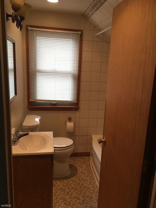 Foto del edificio - 3 br, 2 bath House - 23127 Buckingham St