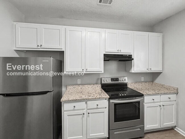 Foto del edificio - 8641 Thomas Rd