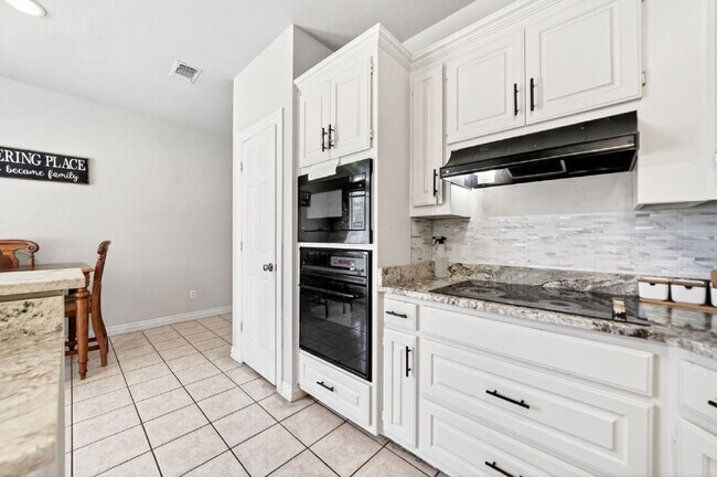 Foto del edificio - Exceptional Home in Arlington – Great Layout & Prime Location