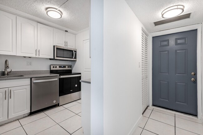 Foto del edificio - 8020 Fairview Dr