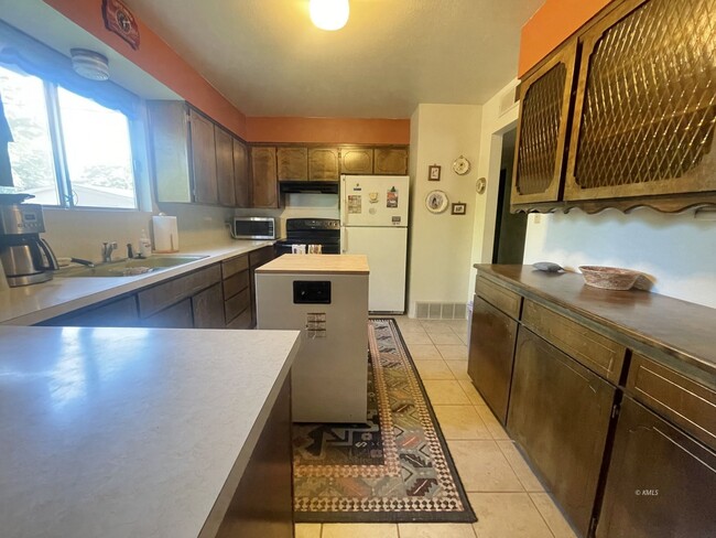 Building Photo - 26 300 N