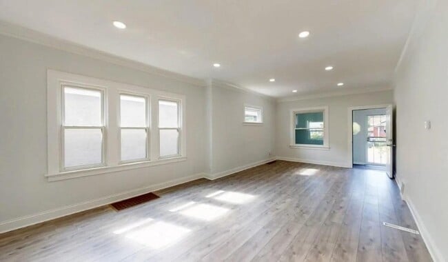 Building Photo - 1008 Drackert St