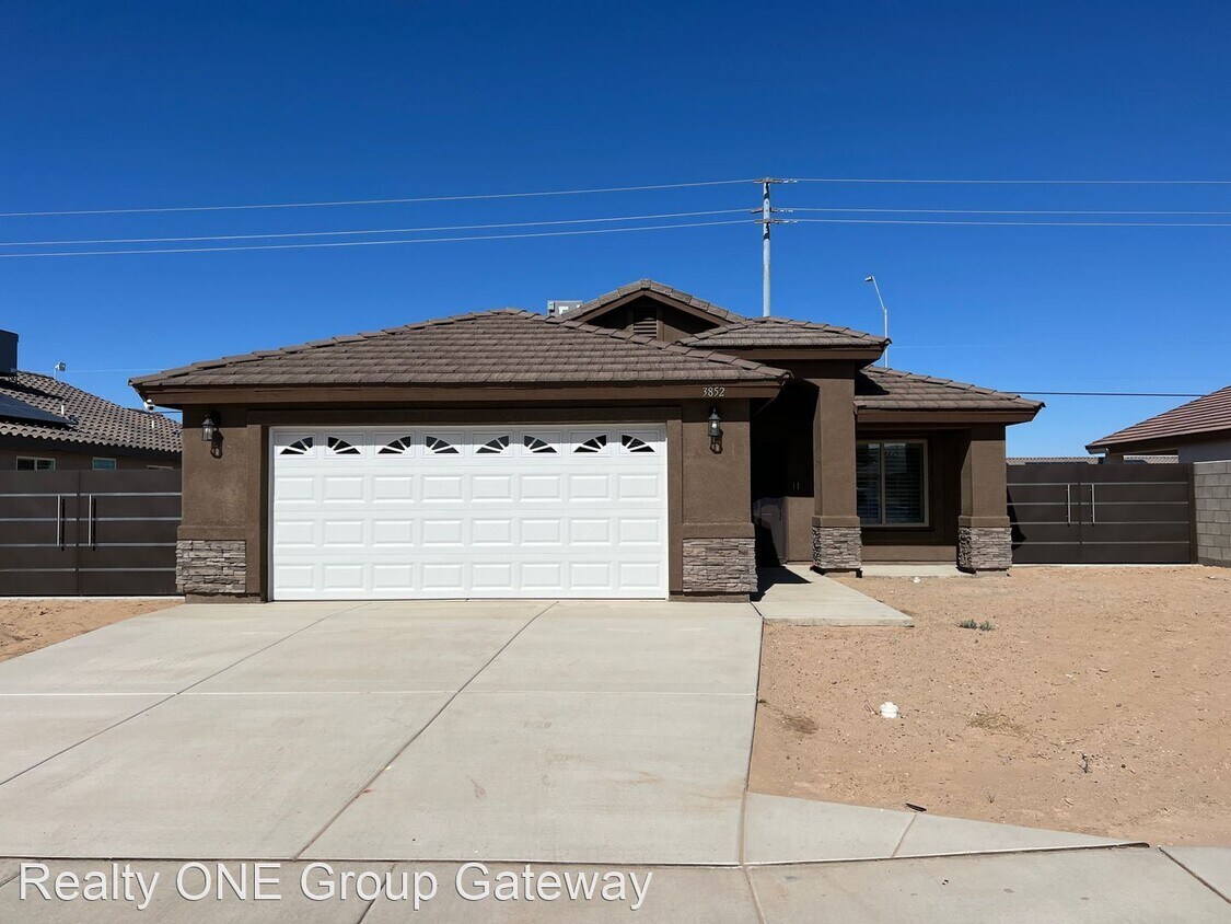 3 br, 2 bath House 3852 E Santa Palmira St House Rental in Gadsden