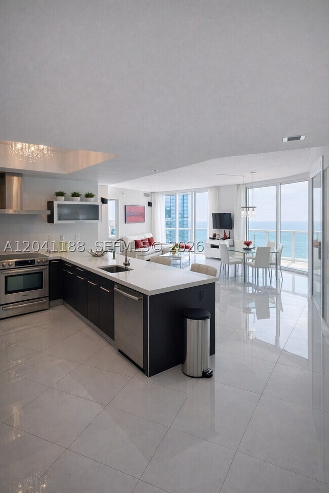Building Photo - 150 Sunny Isles Blvd