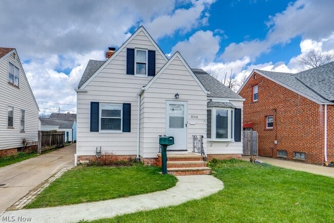 Building Photo - 8514 Deerfield Dr