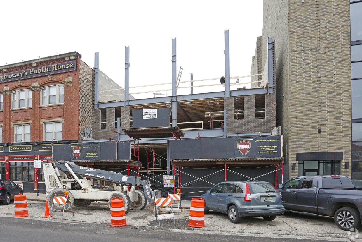 Building Photo - 4555 N Ravenswood Ave