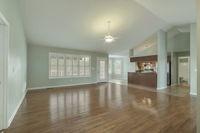 Foto del edificio - 131 Country Way Rd