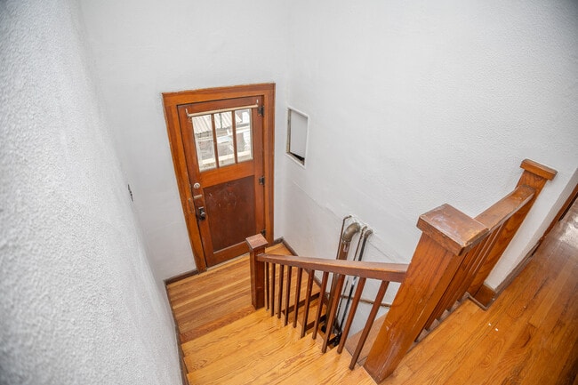 Building Photo - 927 Washington St