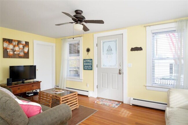 Foto del edificio - Winter Rental, Spacious Coastal Retreat Ju...