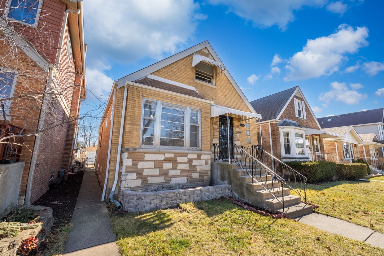 Foto principal - 5231 N Melvina Ave