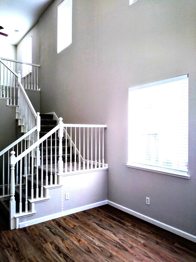 Foto del edificio - 325 American Farms Ave