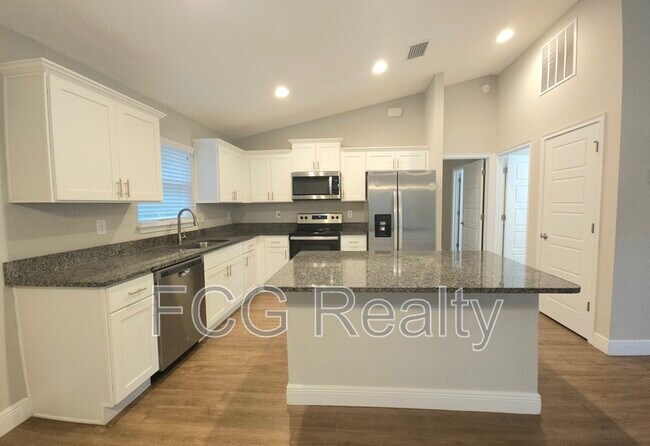 Building Photo - 9999 N Sandree Dr