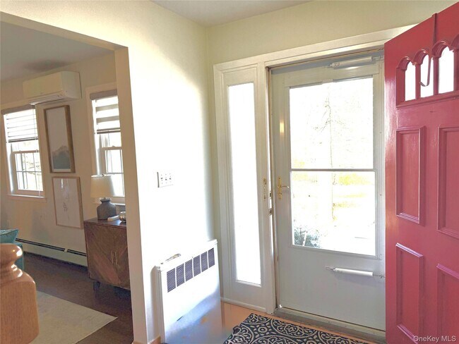 Foto del edificio - 49 Spencer Dr